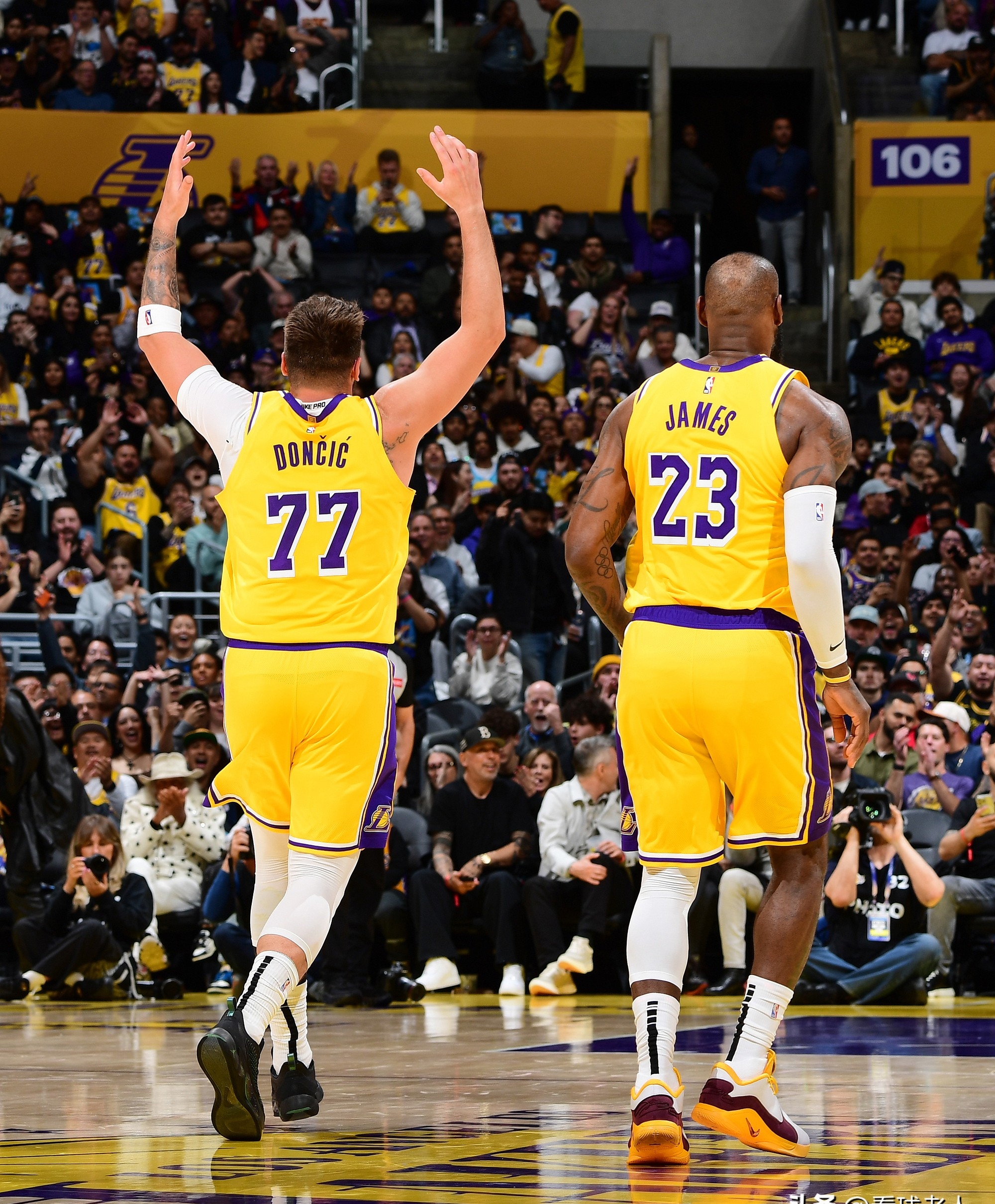 九游体育-包含詹姆斯重要时刻表现优异，湖人带队取胜！上演精彩一战的词条