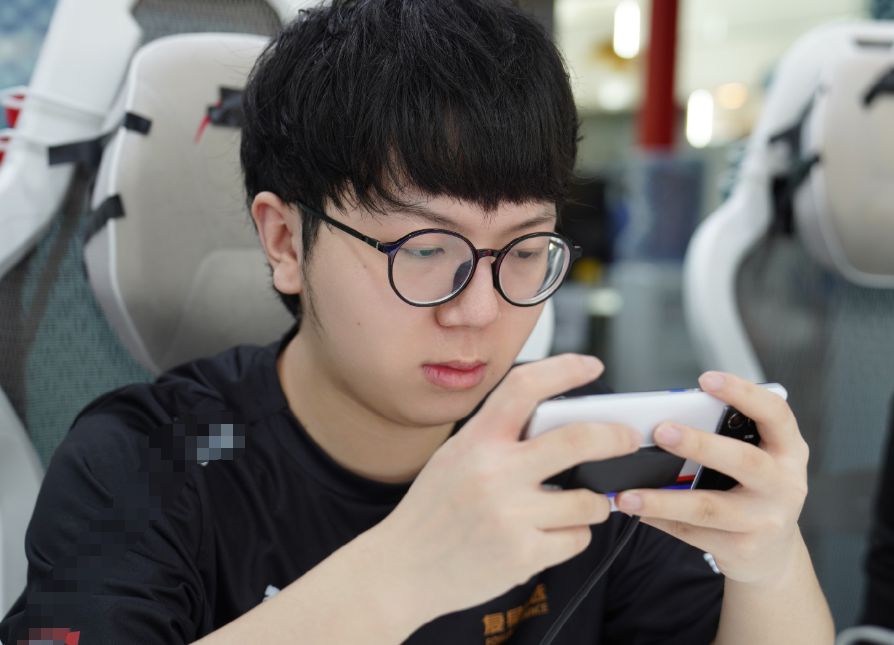 九游体育- jackeylove直播谈uzi 